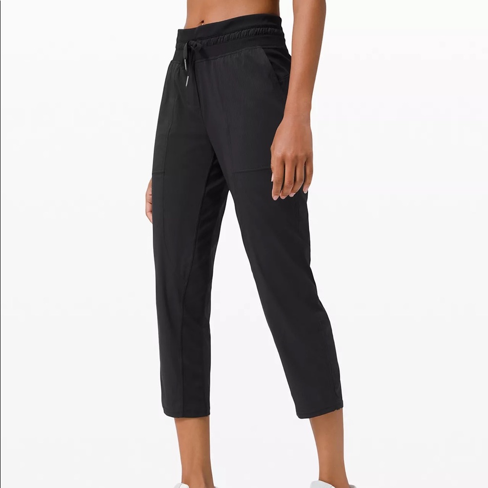 Lululemon Dance Studio Crop 25”